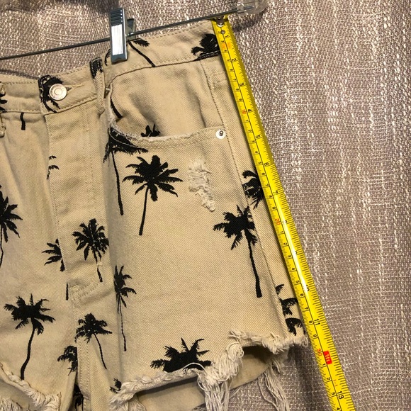 Signature8 Palm Tree Shorts, Black and Tan - Size Medium - Picture 6 of 6